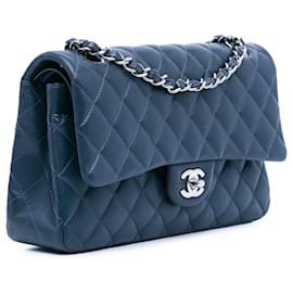 Chanel-Blaue, mittelgroße, klassische Chanel-Schultertasche mit Lammlederfutter und Klappe-Blau
