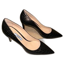 Décolleté Prada in pelle nera a punta Nero