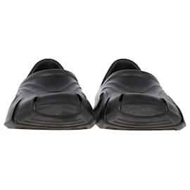 Balenciaga-Balenciaga Mold Closed Sandals in Black Rubber-Black