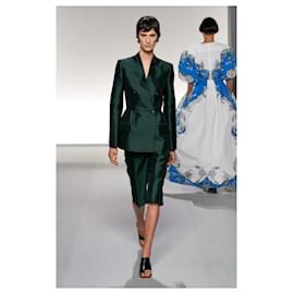 Givenchy-Blazer de lana y seda en forma de reloj de arena en verde botella Givenchy SS20.-Verde oscuro
