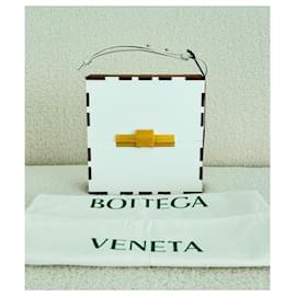 Bottega Veneta-Bottega Veneta Daisey Box

Caja de Bottega Veneta Daisey-Castaño,Blanco