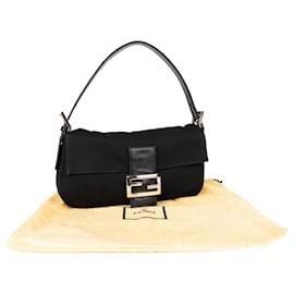Fendi-Fendi – Baguette-Tasche mit FF-Schnalle, schwarz-Schwarz