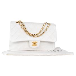 Chanel-Pele de cordeiro acolchoada Chanel 24Bolsa com aba forrada média K Gold-Branco