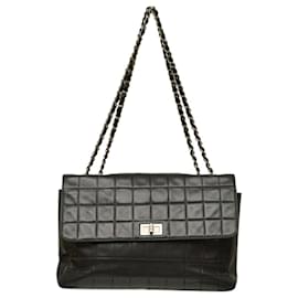 Chanel-CHANEL Bolsa de aba com vários bolsos em matelassê de cordeiro preto.-Preto
