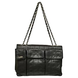 Chanel-CHANEL Bolsa de aba com vários bolsos em matelassê de cordeiro preto.-Preto