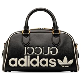 Gucci-Schwarze Gucci x Adidas Mini-Reisetasche aus Leder-Schwarz