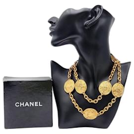 Chanel-Collana con ciondolo a cintura con medaglione a cavallo Chanel degli anni '80 placcata in oro 24 carati-Gold hardware