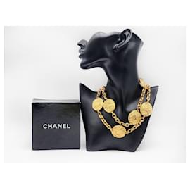 Chanel-Colar de pingente de cinto de medalhão de cavalo Chanel dos anos 1980 banhado a ouro 24k-Gold hardware
