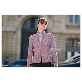 Chanel-Veste en tweed avec garniture de chaîne métallique-Rose
