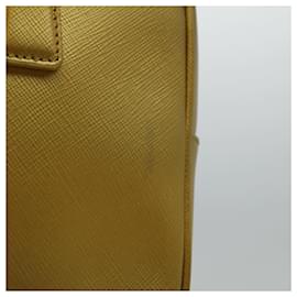 Prada-PRADA Bolsa de mão em couro Safiano Gold Auth 68846-Dourado