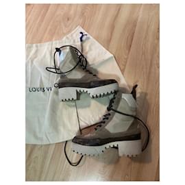 Louis Vuitton-Winners-Beige