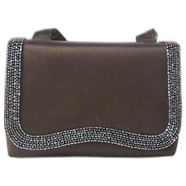 Bolsa Chanel em cetim cor chocolate com pérolas Marrom