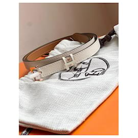 Hermès-Cinturón Hermes pop H 15 en color tiza.-Beige