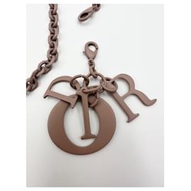Christian Dior-Removable chain shoulder strap in powder pink Christian Dior with D.I.O.R. pendant.-Pink