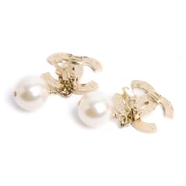 Chanel-Chanel earrings clips light golden maxi quilted CC and fancy pearl-Doré