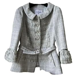 Chanel-Chaqueta de tweed con botones de joya de la CC de París / Versalles por 13,000 dólares.-Multicolor