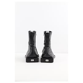 Balenciaga-Boots en cuir-Noir