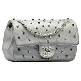 Chanel-CC-Tasche aus Leder mit Chevron-Nieten und Überschlag-Silber