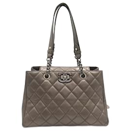 Chanel-CC-Einkaufstasche aus gestepptem Leder mit Kette-Bronze