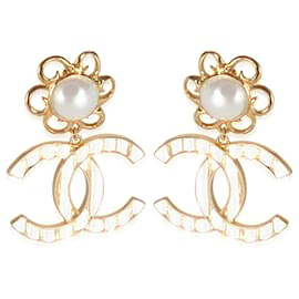 Chanel-Boucles d'oreilles Chanel CC Dangle avec fausses perles et émail blanc I 23 C-Autre