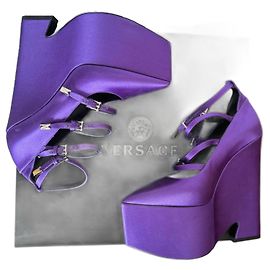 Escarpins Versace Tempest en satin violet foncé Violet foncé