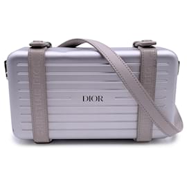 Autre Marque-Silver Metal Personal Clutch On Strap Crossbody Bag-Silvery