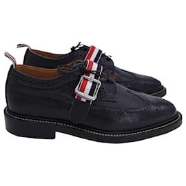 Thom Browne-Zapatos brogue de ala larga con correa de grosgrain de Thom Browne en cuero negro-Negro