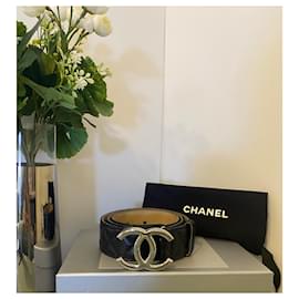 Chanel-Cinturón acolchado de Chanel en piel de caviar negro, talla 90/36, hebilla plateada brillante con las iniciales CC.-Negro