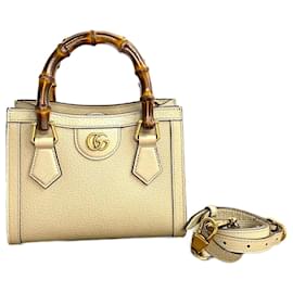 Gucci-Gucci Bamboo Diana Mini Tote Bag Sac à main en cuir en excellent état-Autre