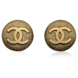 Chanel-Vintage Gold Metal Round Embossed CC Logo Clip On Earrings-Golden