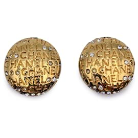 Chanel-Pendientes de clip con firmas redondas y cristales de metal dorado vintage-Dorado