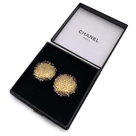 Chanel-Boucles d'oreilles à clip avec signatures rondes en métal doré vintage-Doré
