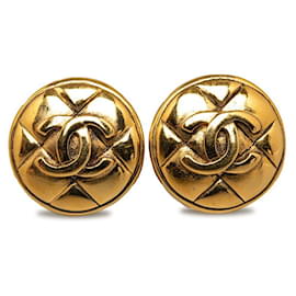 Chanel-Boucles d'oreilles clip matelassées Chanel CC Boucles d'oreilles en métal en bon état-Autre