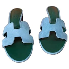 Hermès-Sandálias Hermes Oasis com salto de camurça azul.-Verde,Azul claro