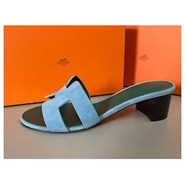 Hermès-Sandálias Hermes Oasis com salto de camurça azul.-Verde,Azul claro
