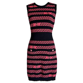 Chanel-Nuevo vestido de cachemira con botones de cadena en patrón de eslabones.-Fucsia
