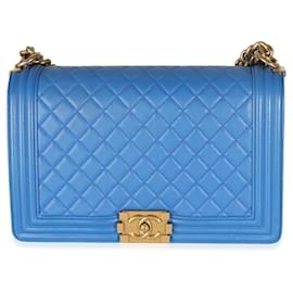 Chanel-Chanel Azul Acolchoado Pele De Cordeiro Nova Bolsa Média Menino-Azul