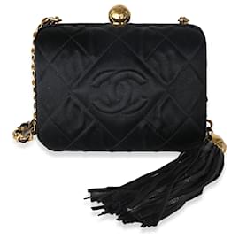 Chanel-Chanel Embreagem preta acolchoada de cetim CC com borla-Preto