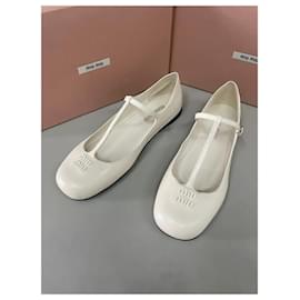 Miu Miu-Chaussures Ballerines Miu Miu Couleur Ivoire-Blanc