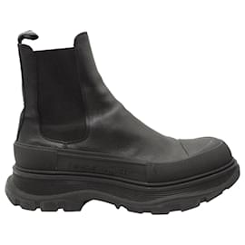 Alexander Mcqueen-Alexander McQueen Tread Slick Chelsea Boots in Black Leather-Black