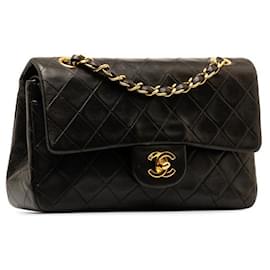 Chanel-Chanel Bolso de hombro de cuero con bolso con solapa forrado clásico mediano en buen estado-Otro