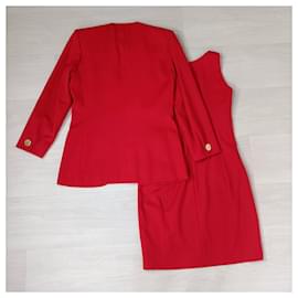 Yves Saint Laurent-Rote Jacke mit goldenen Knöpfen und passendem Etuikleid YSL Vintage 1994-Rot
