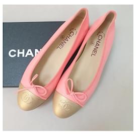 Chanel-Chanel Ballerines plates en cuir rose et or avec bout en cuir.-Rose