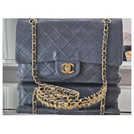 Chanel-Bolsa de ombro com corrente Chanel Classic Flap 10" em pele de cordeiro preta.-Preto,Bordeaux