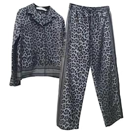 Christian Dior-Traje de pantalón estampado de leopardo en gris de Dior.-Multicolor