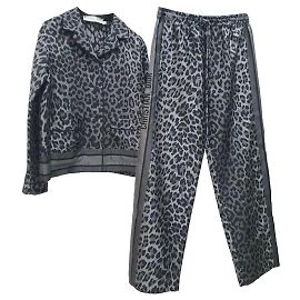 Christian Dior Terno de calças estampadas de leopardo cinza da Dior Multicor