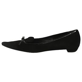 Prada Black suede pointed toe flats with patent bow - size EU 40 Black