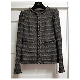 Chanel-Jaqueta de tweed Paris / Dallas com botões CC por 8 mil dólares.-Multicor