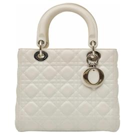 Dior-Bolsa de ombro média Lady Dior branca em couro acolchoado Cannage da Christian Dior.-Branco