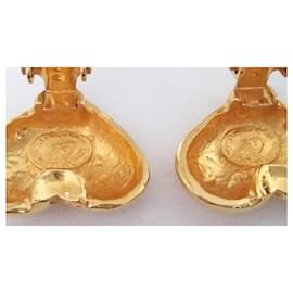 Christian Lacroix-Clips vintage en forma de corazón con el logotipo CL en la parte superior.-Gold hardware